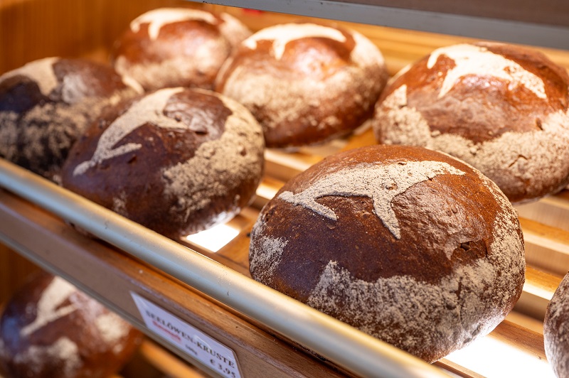 Das Brot Seelöwen-Kruste im Detail. Ein Seelöwe aus Mehl ziert das Brot